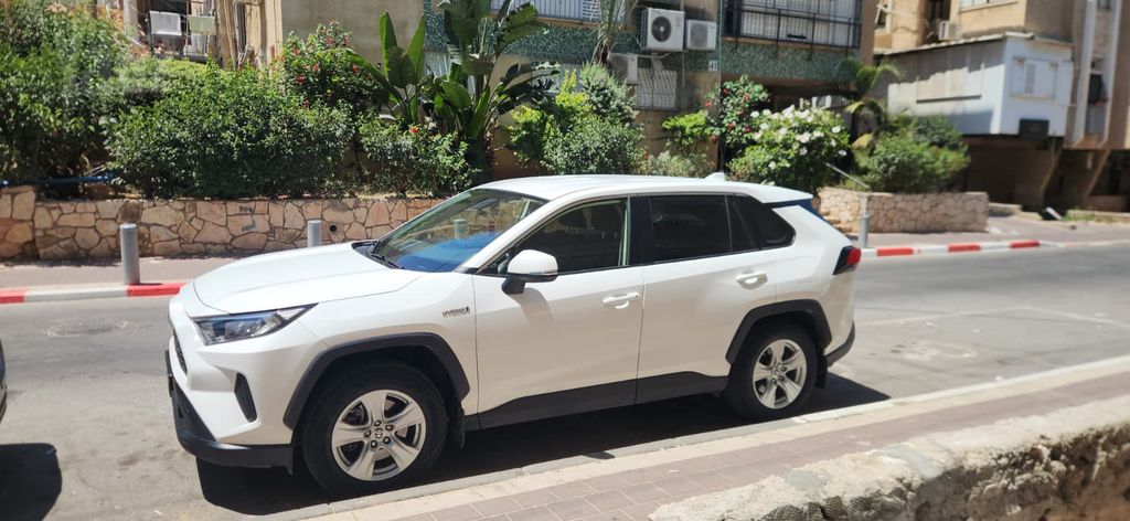 מודעת רכב טויוטה RAV4