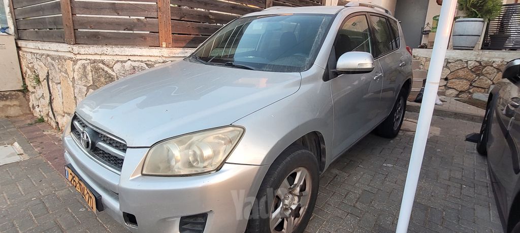 טויוטה RAV4