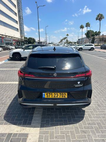 אם ג'י מארוול R