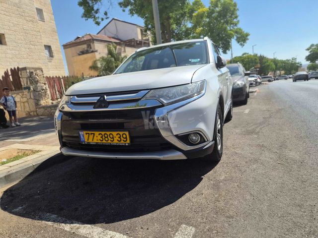 מיצובישי אאוטלנדר
