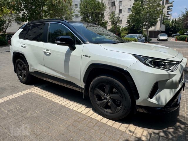 טויוטה RAV4
