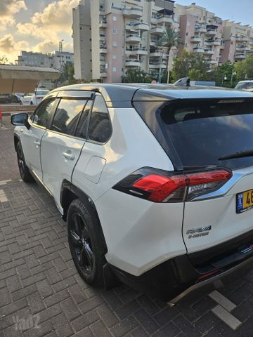 טויוטה RAV4