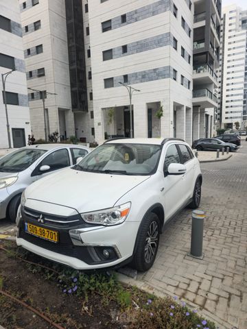 מודעת רכב מיצובישי ASX