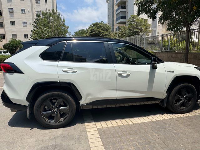 טויוטה RAV4