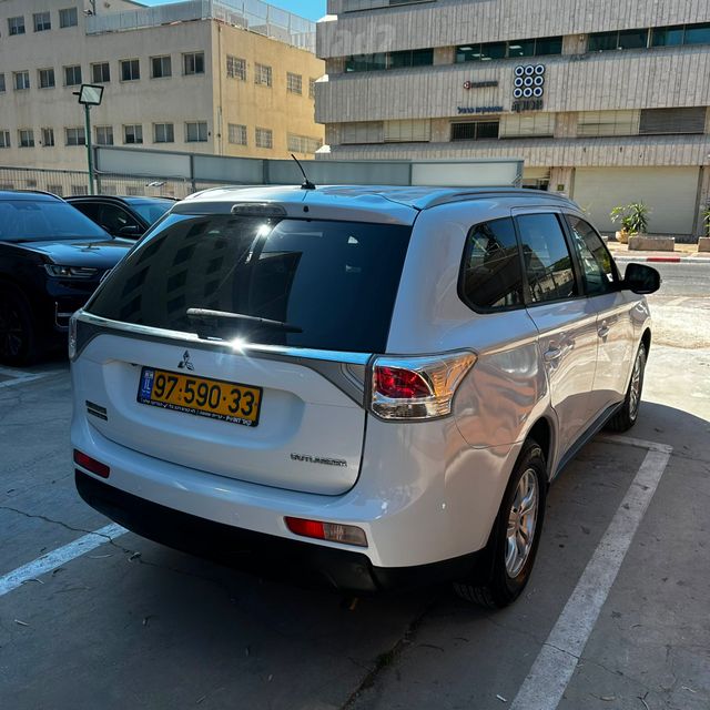 מיצובישי אאוטלנדר