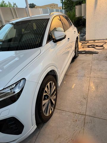 מודעת רכב אאודי Q4 e-tron