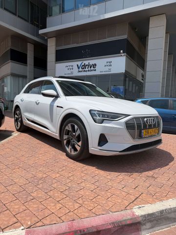 מודעת רכב אאודי E-tron