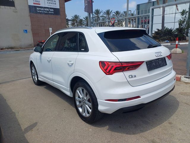 מודעת רכב אאודי Q3 1