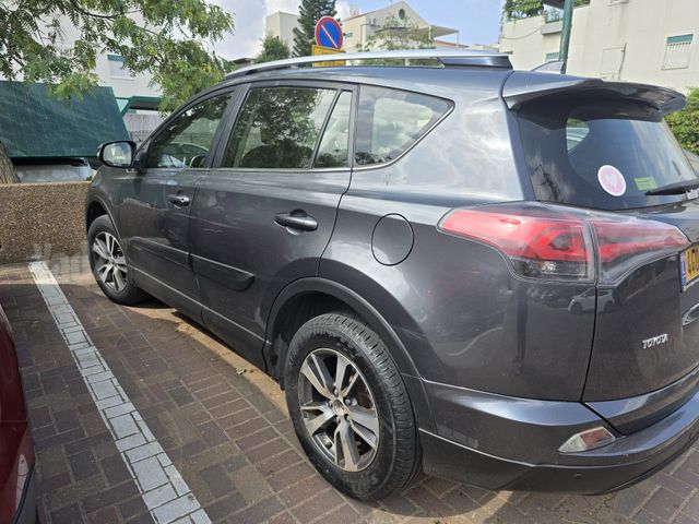 טויוטה RAV4