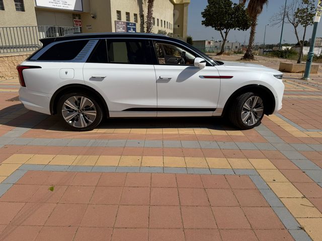 מודעת רכב הונגצ'י E-HS9