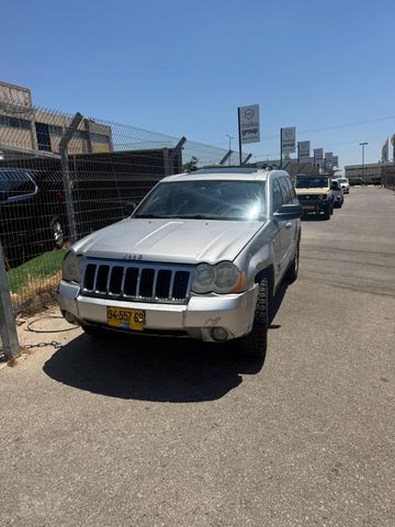 מודעת רכב ג'יפ גרנד צ'ירוקי