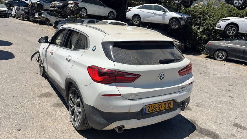 ב מ וו X2