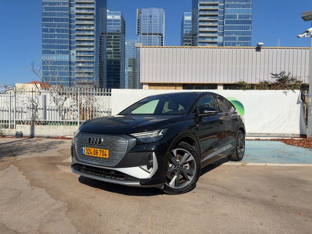 מודעת רכב אאודי Q4 e-tron