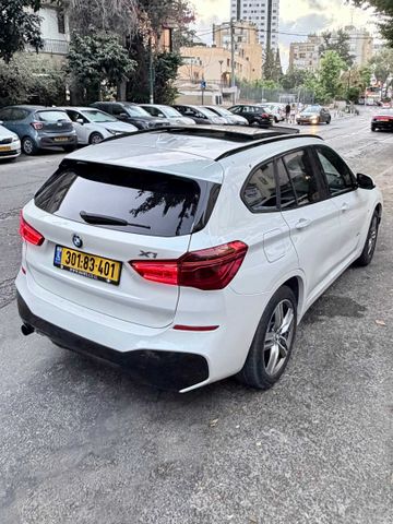 ב מ וו X1