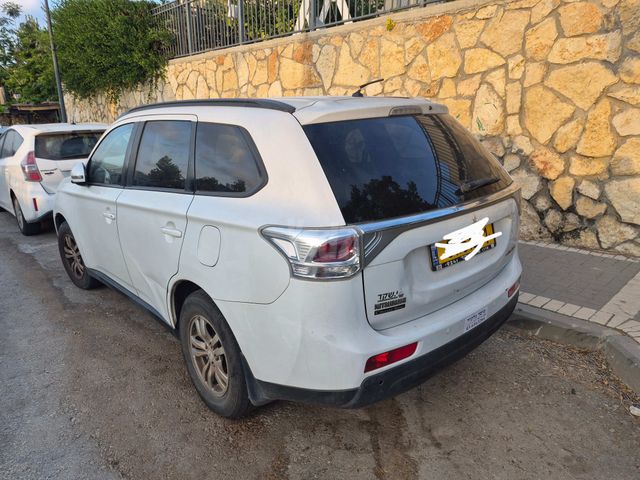 מיצובישי אאוטלנדר