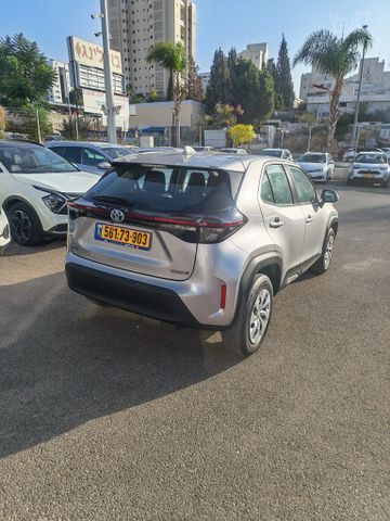 טויוטה יאריס קרוס