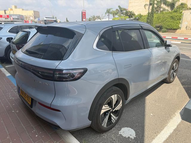 ג׳ילי גלקסי E5