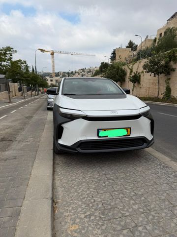 טויוטה bZ4X