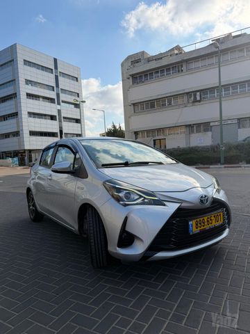טויוטה יאריס
