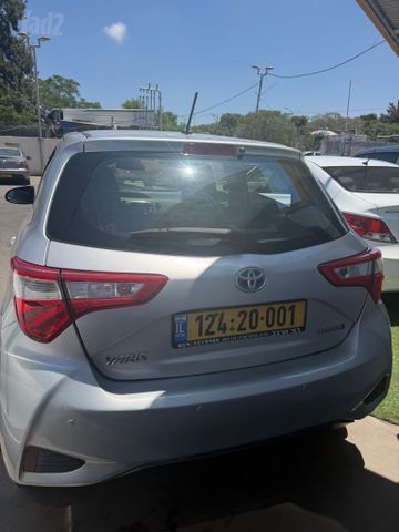 טויוטה יאריס