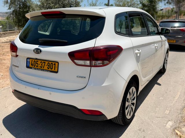 מודעת רכב קיה קארנס