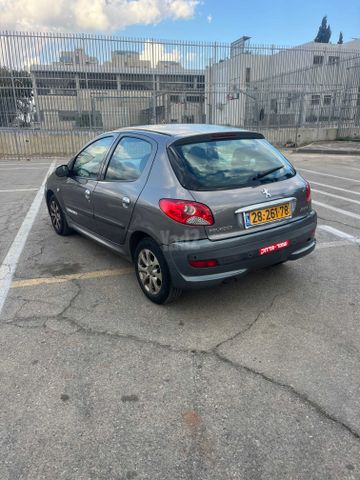 פיג'ו 206