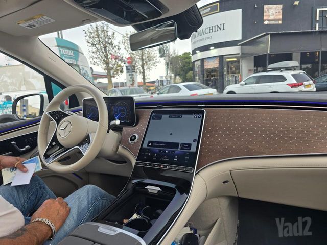 מרצדס-בנץ EQS SUV