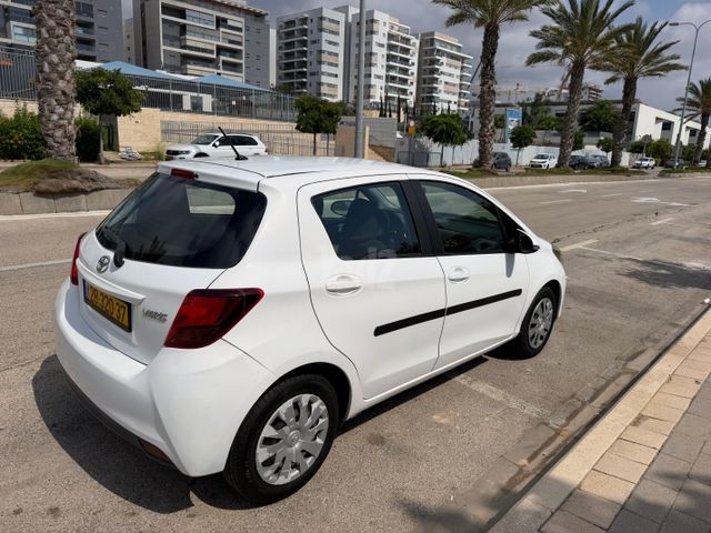 טויוטה יאריס