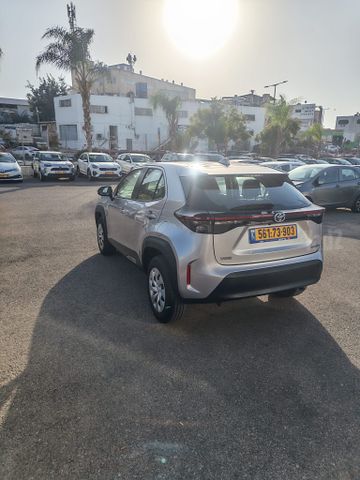 טויוטה יאריס קרוס