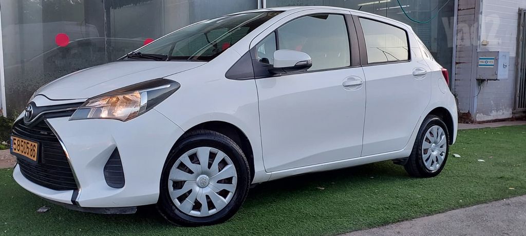 טויוטה יאריס