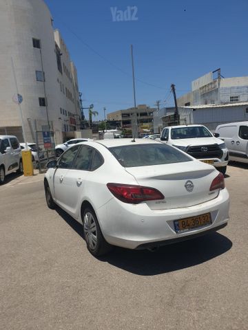 אופל אסטרה