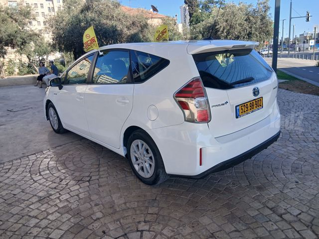 טויוטה פריוס פלוס