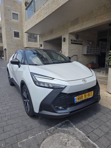 מודעת רכב טויוטה C-HR