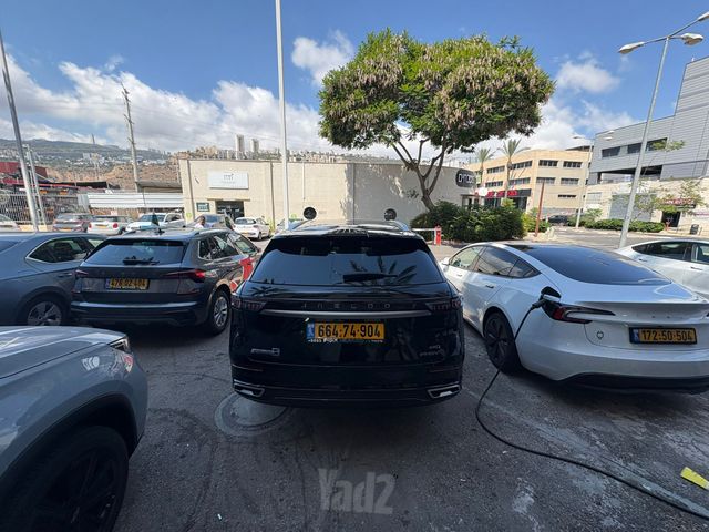 ג'אקו J8