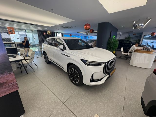 ג'אקו J8