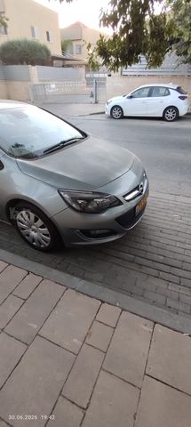 אופל אסטרה