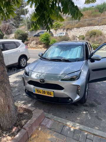 מודעת רכב טויוטה יאריס קרוס