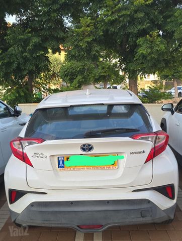 מודעת רכב טויוטה C-HR