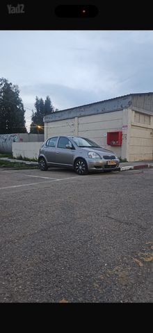 טויוטה יאריס