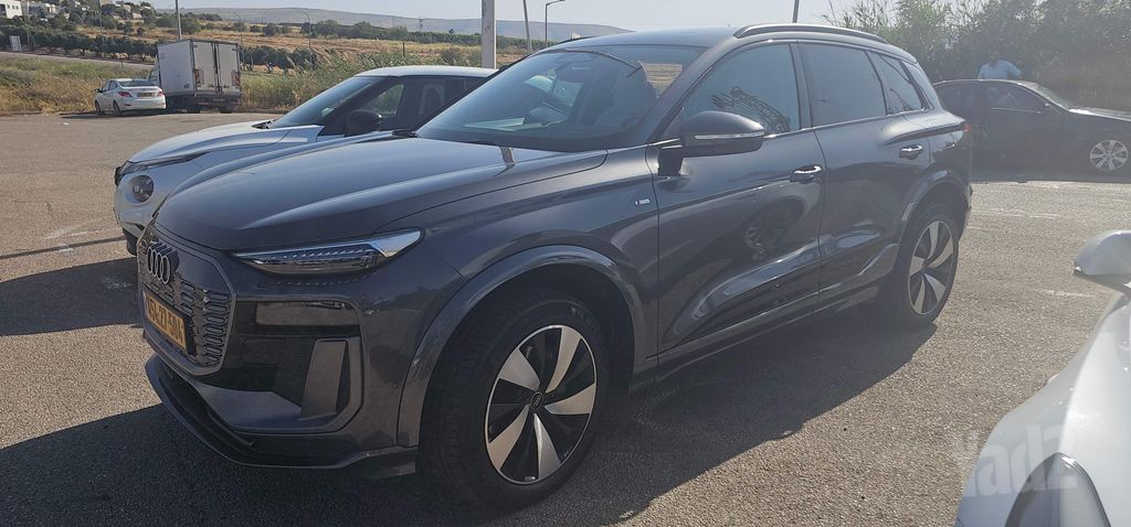 מודעת רכב אאודי Q6 e-tron
