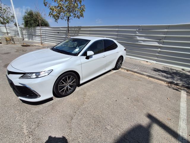 טויוטה קאמרי