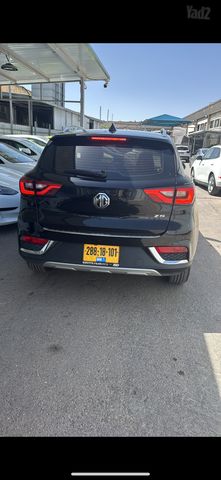 אם ג'י ZS