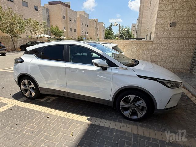מודעת רכב ג׳ילי Geometry C