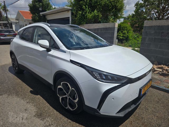 מודעת רכב ג׳ילי Geometry C