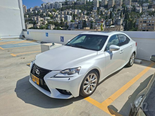 מודעת רכב לקסוס IS