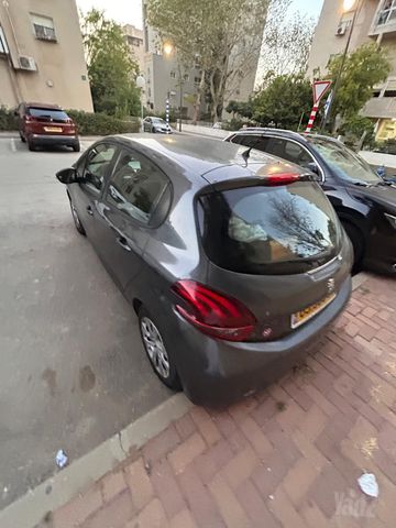 פיג'ו 208