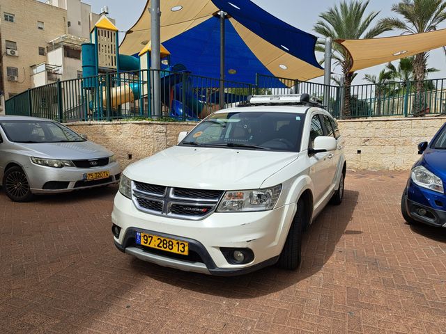 מודעת רכב דודג' ג'רני