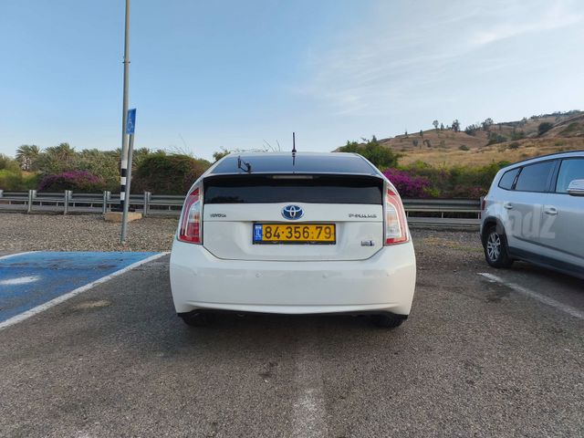 טויוטה פריוס
