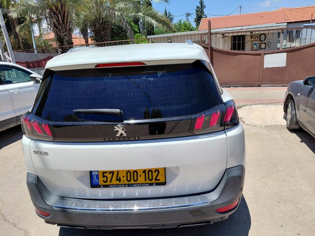 פיג'ו 5008