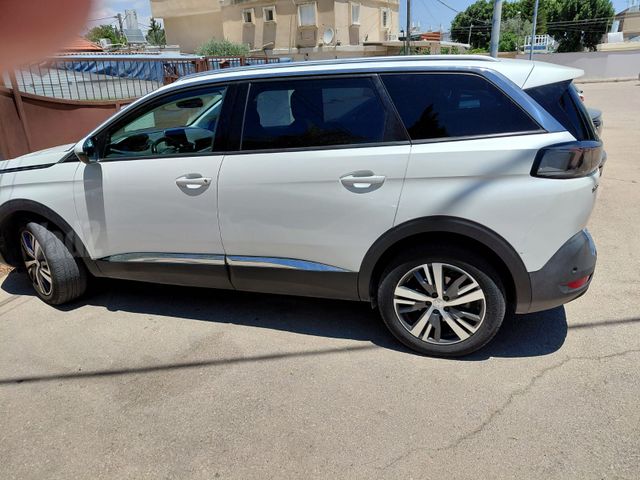 פיג'ו 5008